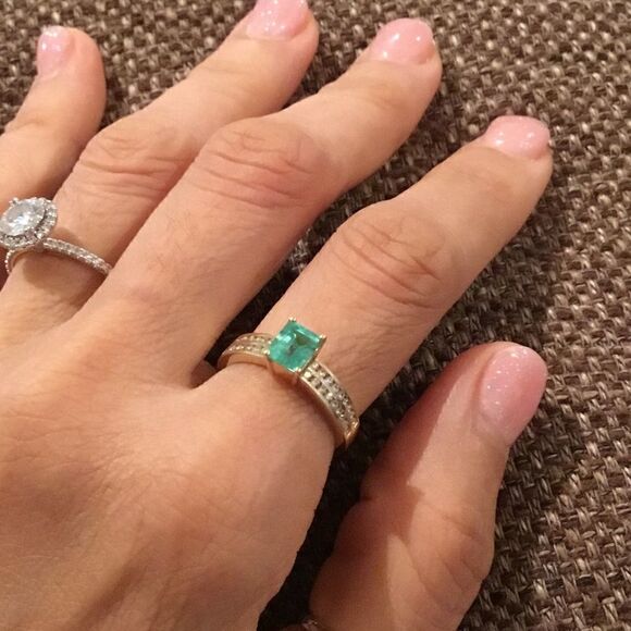 18K GOLD WITH COLOMBIAN EMERALD SIZE 7 - Picture 1 of 7